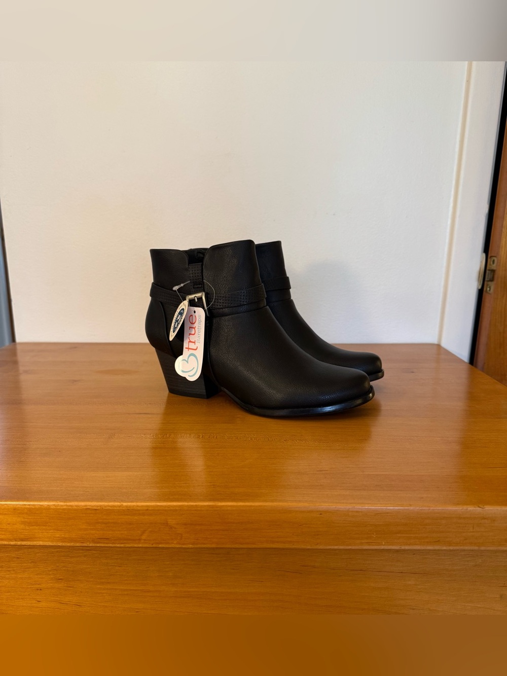 NWT Baretraps Raelynn Ankle Boots Black Women’s 8.5M Block Heel Buckle